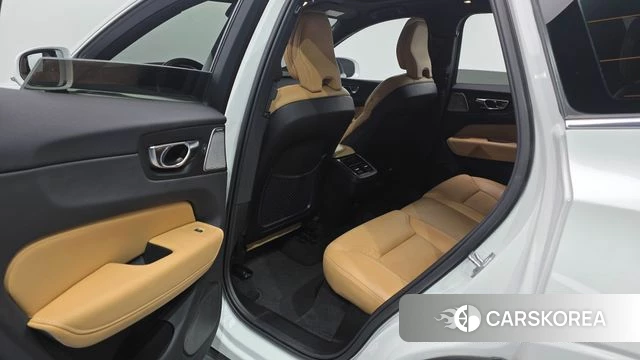 Volvo XC60 second Generation 2022 Белый из Кореи, фото 3