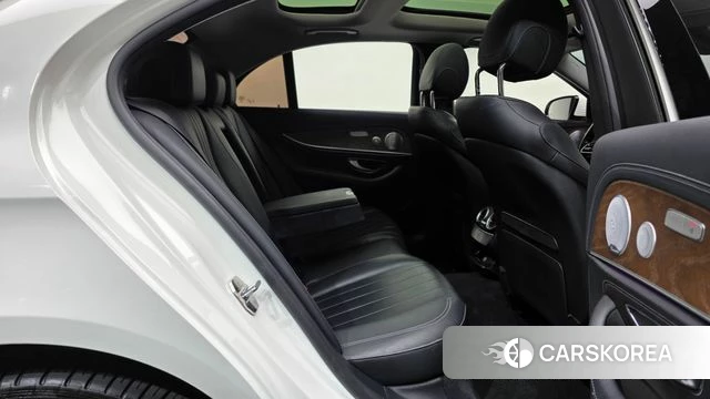 Mercedes-Benz E-Class W213 2019 Белый из Кореи, фото 3