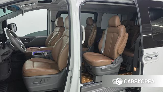 Hyundai Staria 2023 Белый из Кореи, фото 3