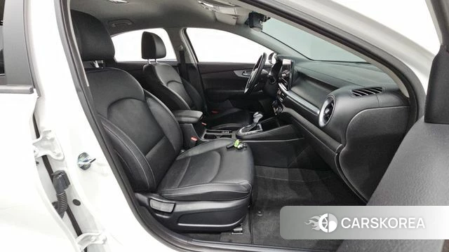 Kia The New K3 2nd generation 2022 Белый из Кореи, фото 3