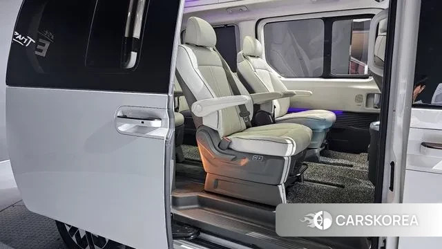 Hyundai Staria 2022 Белый из Кореи, фото 3