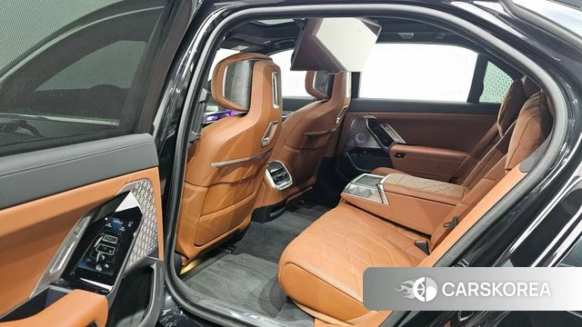BMW i7 (G70) 2023 Черный из Кореи, фото 3