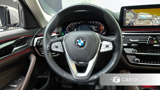 BMW 5 Series (G30) 2022 Серебристо-серый из Кореи, фото 3