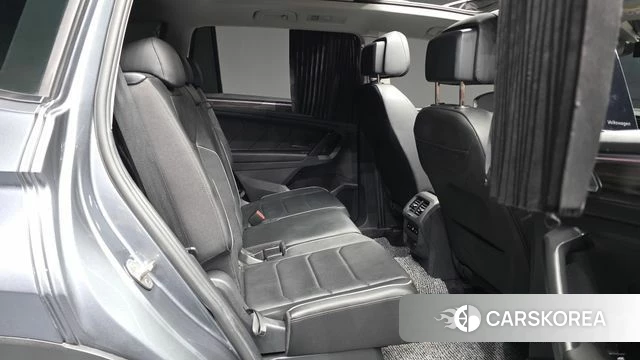 Volkswagen Tiguan Allspace 2023 Серый из Кореи, фото 3