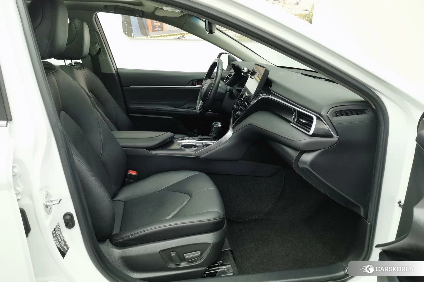Toyota Camry 2021 Белый из Китая, фото 3