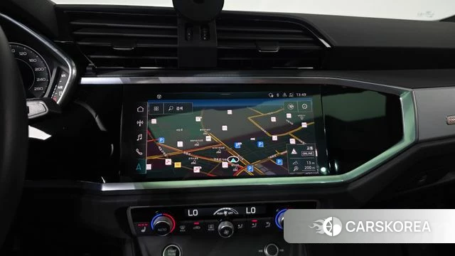 Audi Q3 (F3) 2022 Белый из Кореи, фото 3