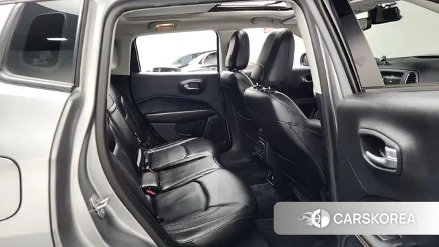 Jeep Compass 2nd Generation 2018 Серебряный из Кореи, фото 3