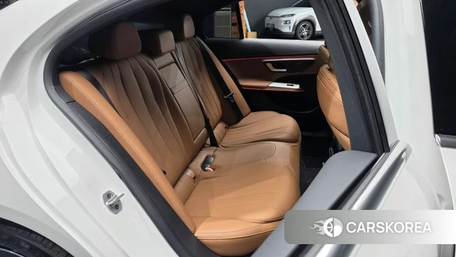 Mercedes-Benz E-Class W214 2026 Белый из Кореи, фото 3