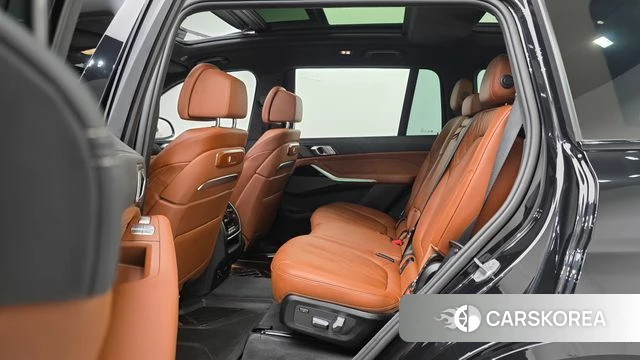 BMW X7 (G07) 2024 Черный из Кореи, фото 3