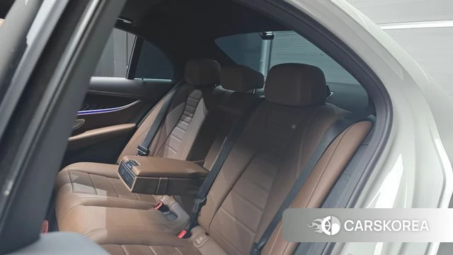 Mercedes-Benz E-Class W213 2023 Белый из Кореи, фото 3