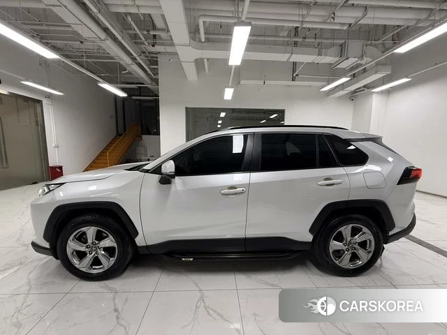 Toyota RAV4 2023 Белый из Китая, фото 3