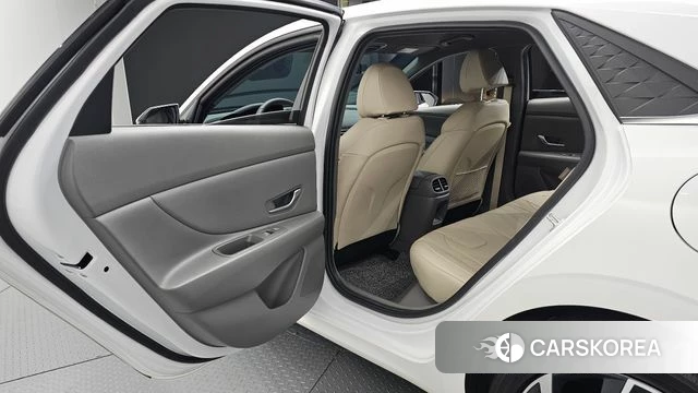 Hyundai The New Avante (CN7) 2023 Белый из Кореи, фото 3