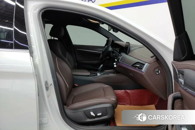 BMW 5 series PHEV 2022 Белый из Китая, фото 3