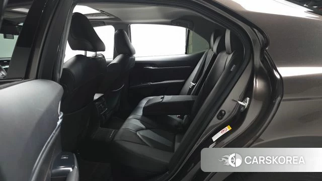 Toyota Camry (XV70) 2018 Песочный из Кореи, фото 3