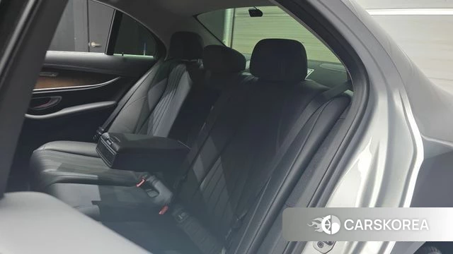 Mercedes-Benz E-Class W213 2020 Серебристо-серый из Кореи, фото 3