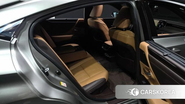 Lexus ES300h 7th generation 2019 Серебристо-серый из Кореи, фото 3