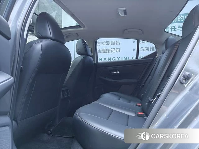 Nissan Sylphy 2025 Серебристо-серый из Китая, фото 3
