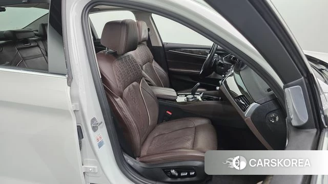 BMW 5 Series (G30) 2018 Белый из Кореи, фото 3