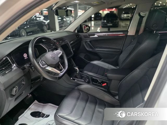 Volkswagen Tiguan second Generation 2023 Белый из Кореи, фото 3