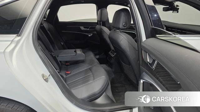 Audi A6 (C8) 2021 Белый из Кореи, фото 3