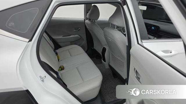 Hyundai Kona (SX2) 2024 Белый из Кореи, фото 3