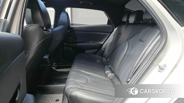 Hyundai Avante (CN7) 2023 Серебристо-серый из Кореи, фото 3