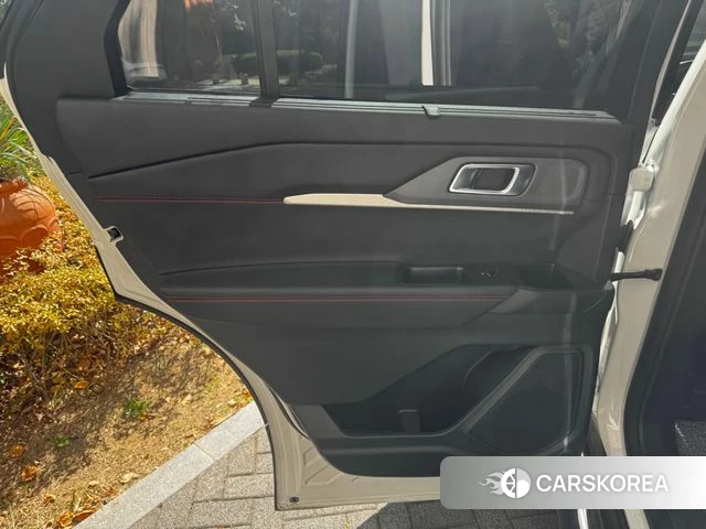 Ford Explorer 6th Generation 2025 Белый из Кореи, фото 3