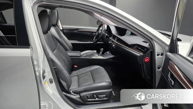 Lexus New ES300h 2018 Серебряный из Кореи, фото 3