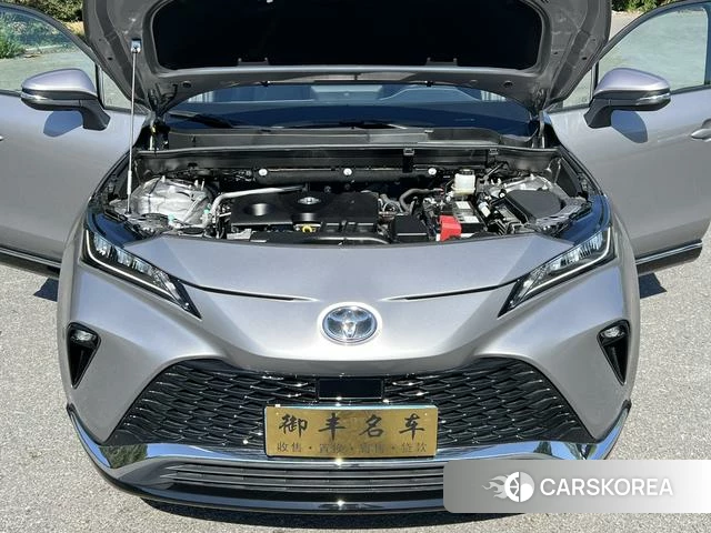 Toyota Venza 2024 Серебристо-серый из Китая, фото 3