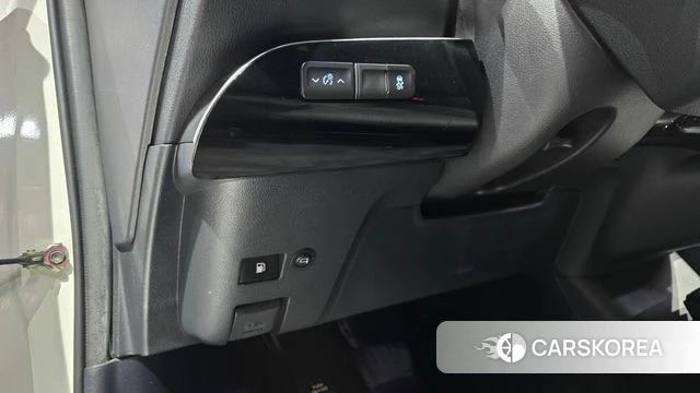 Toyota Prius 4th Generation 2019 Белый из Кореи, фото 3