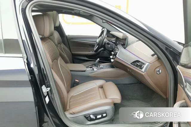 BMW 5 series 2023 Черный из Китая, фото 2