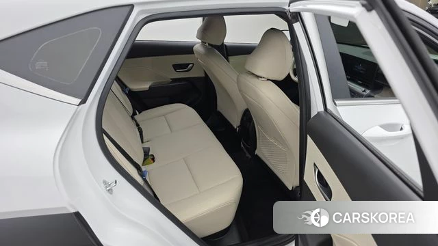 Hyundai Kona (SX2) 2024 Белый из Кореи, фото 3