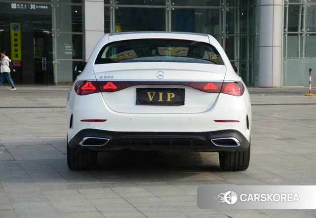 Mercedes-Benz E-Class 2024 Белый из Китая, фото 3