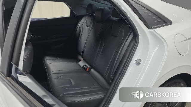 Hyundai Avante Hybrid (CN7) 2023 Белый из Кореи, фото 3