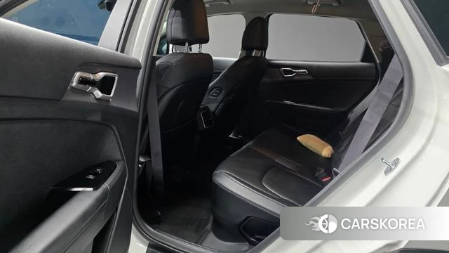 Kia Sportage 5th Generation Hybrid 2023 Белый из Кореи, фото 3