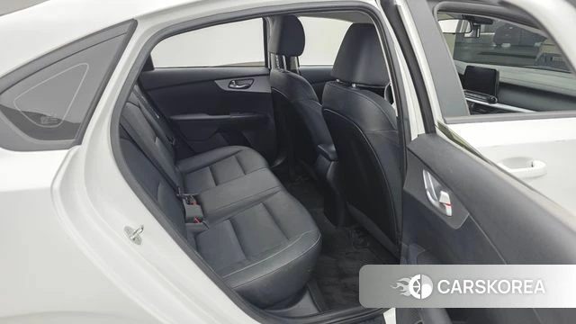 Kia The New K3 2nd generation 2023 Белый из Кореи, фото 3