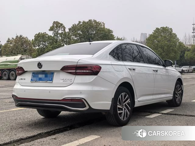 Volkswagen Lavida 2023 Белый из Китая, фото 3