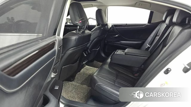 Lexus ES300h 7th generation 2019 Белый из Кореи, фото 3