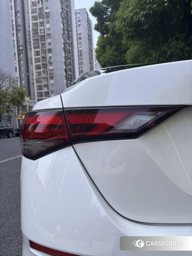 Nissan Sylphy 2021 Белый из Китая, фото 3