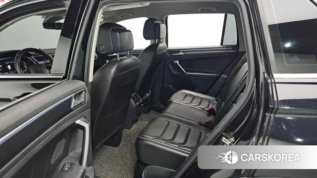 Volkswagen Tiguan second Generation 2021 Черный из Кореи, фото 3
