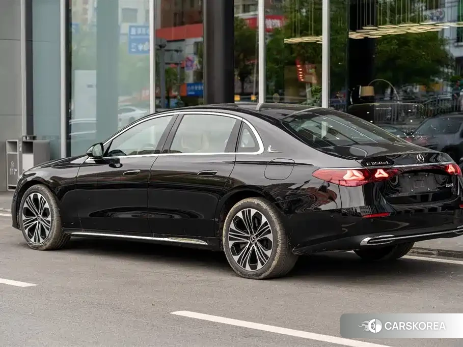 Mercedes-Benz E-Class 2025 Черный из Китая, фото 3