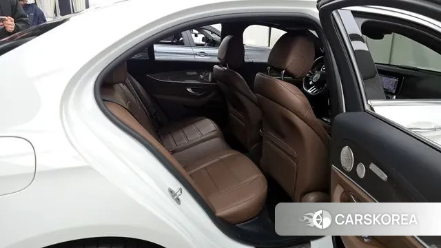 Mercedes-Benz E-Class W213 2021 Белый из Кореи, фото 3