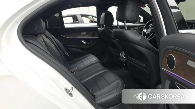 Mercedes-Benz E-Class W213 2022 Белый из Кореи, фото 3