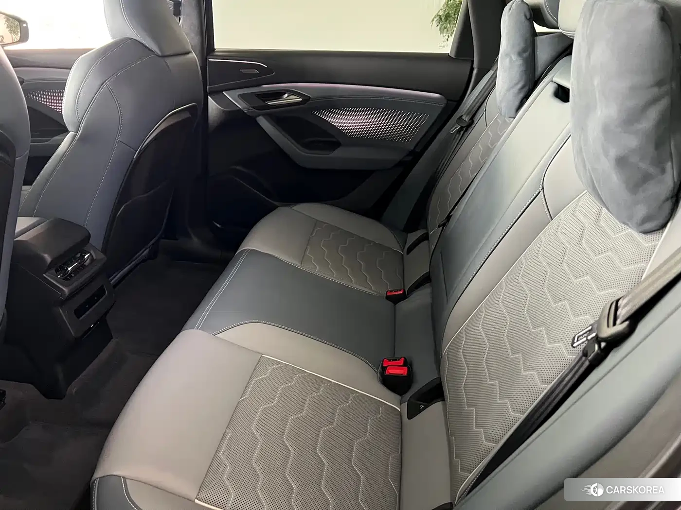 Audi Q6L 2025 Silver/gray из Китая, фото 3