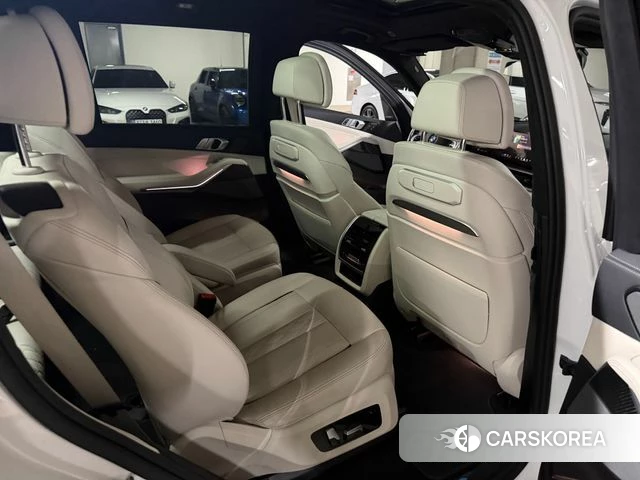 BMW X7 (G07) 2025 Белый из Кореи, фото 3
