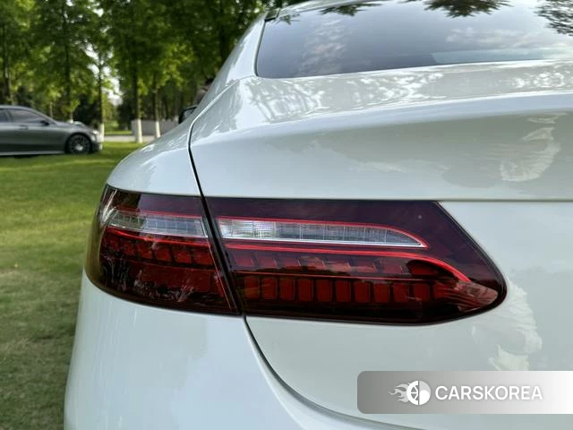 Mercedes-Benz E-Class 2021 Белый из Китая, фото 3