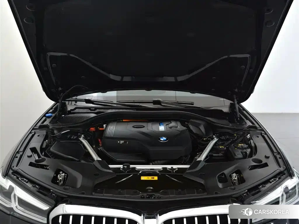 BMW 5 series 2022 Черный из Китая, фото 3