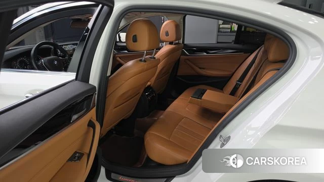 BMW 5 Series (G30) 2018 Белый из Кореи, фото 3
