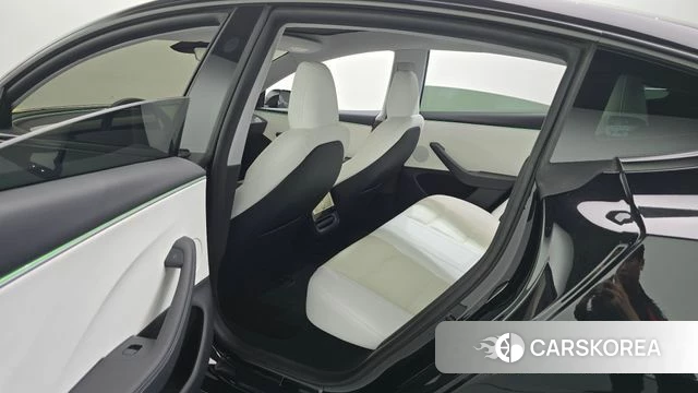 Tesla Model 3 2024 Черный из Кореи, фото 3