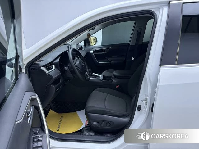 Toyota RAV4 2022 Белый из Китая, фото 3
